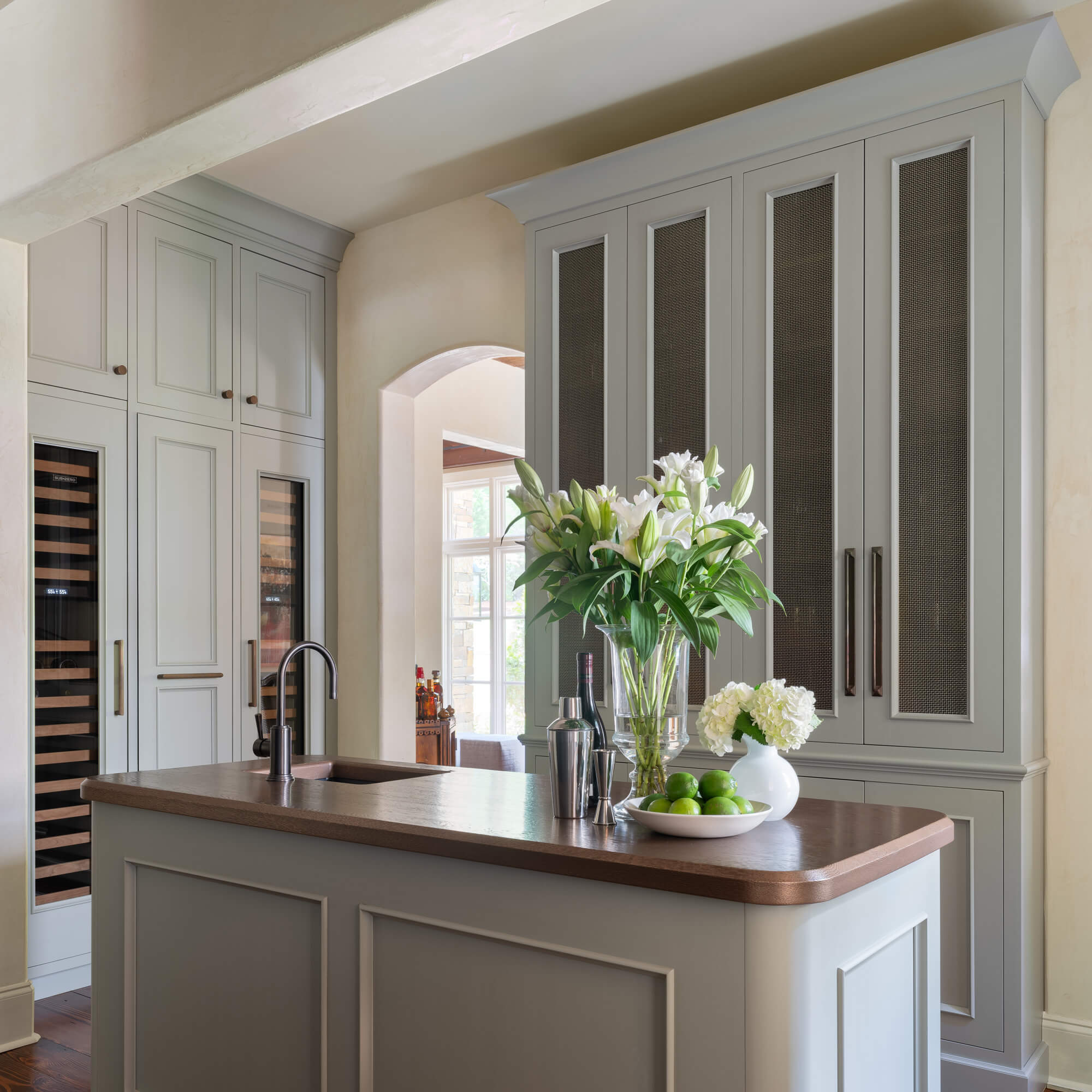 Designer Spotlight on Karen Kassen and Cindy McCord: Blending Warmth and Refinement with Anvilâ„¢ Metal