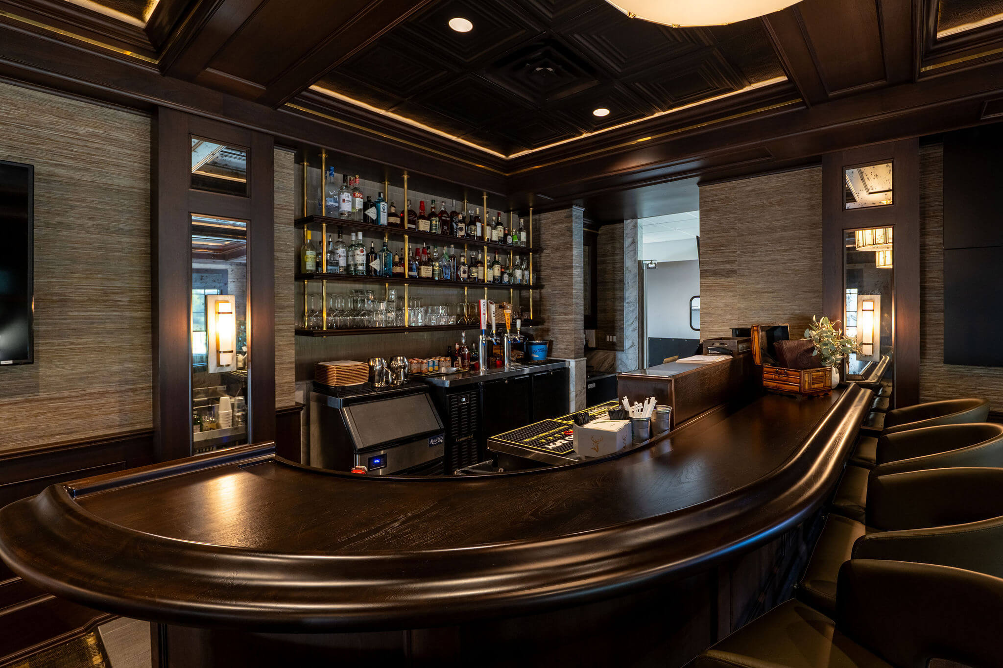 country-club-bar-dream-kitchens-commercial-captive-visuals-web-size