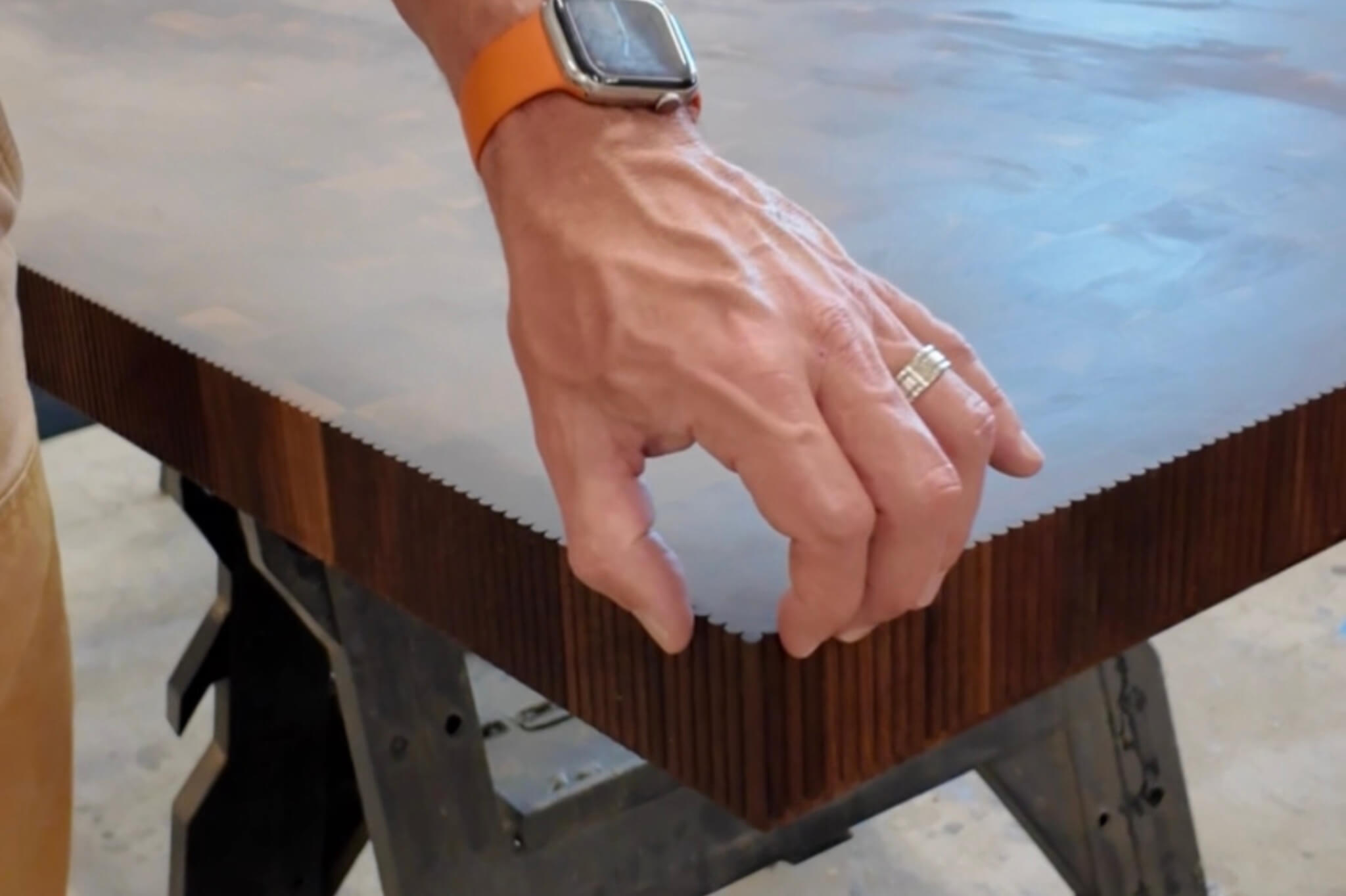 Walnut end grain butcher block vertical edge profile (1)